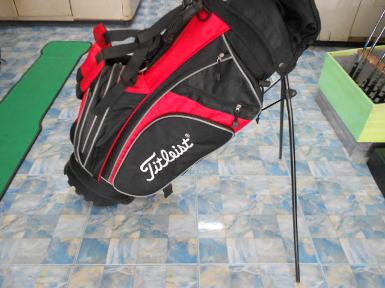 ถุงกอล์ฟ Titleist ขาตั้ง สภาพดีครับ ราคาพิเศษ 0 บาทเท่านั้น